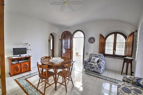 Praiano Villa Sleeps 6 Air Con Wifi