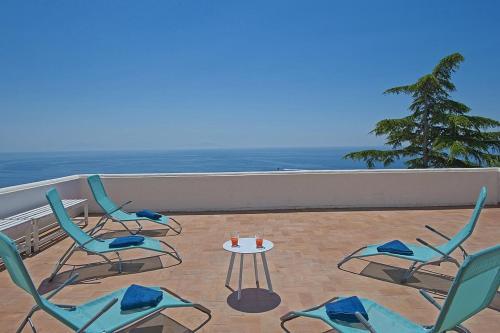 Praiano Villa Sleeps 9 Air Con Wifi