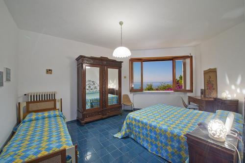 Praiano Villa Sleeps 9 Air Con Wifi