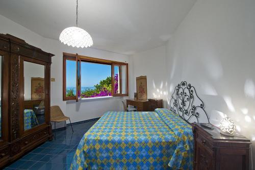 Praiano Villa Sleeps 9 Air Con Wifi