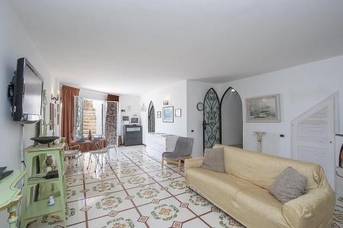 Praiano Villa Sleeps 9 Air Con Wifi