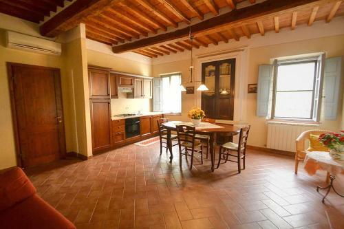 Pozzo Della Chiana Villa Sleeps 24 Pool Air Con