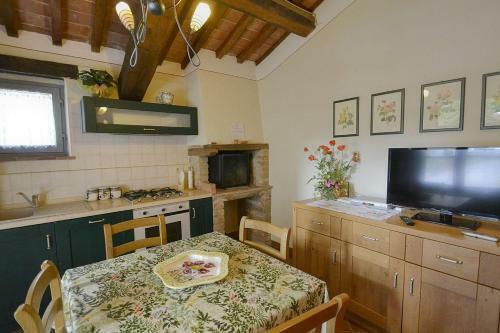 Pozzo Della Chiana Villa Sleeps 24 Pool Air Con