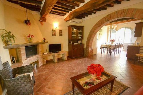 Pozzo Della Chiana Villa Sleeps 24 Pool Air Con