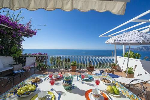 Praiano Villa Sleeps 6 Wifi