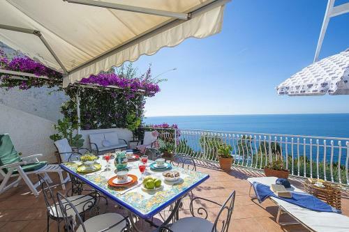 Praiano Villa Sleeps 6 Wifi