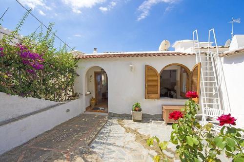 Praiano Villa Sleeps 6 Wifi