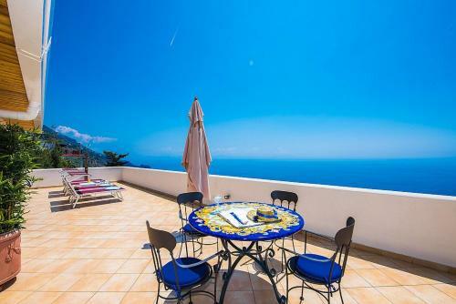 Praiano Villa Sleeps 4 Air Con Wifi