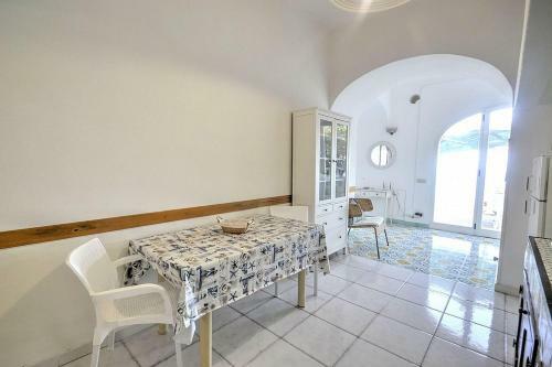 Praiano Apartment Sleeps 5 Air Con Wifi