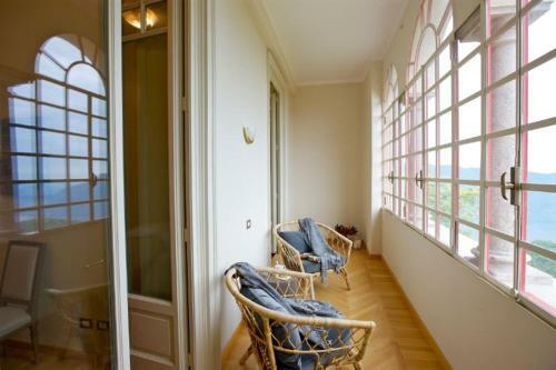 Premeno Villa Sleeps 8 Pool Wifi