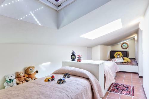 Pillo Villa Sleeps 12 With Pool And Air Con