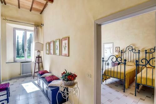 Radicofani Villa Sleeps 28 With Pool