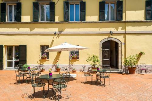 Radicofani Villa Sleeps 28 With Pool
