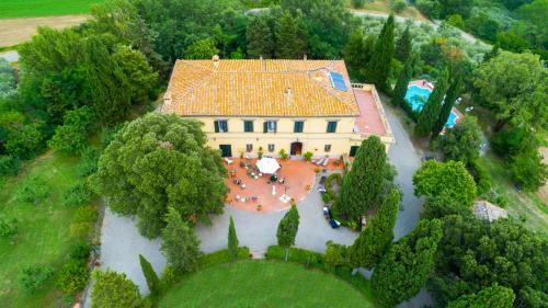Radicofani Villa Sleeps 28 With Pool
