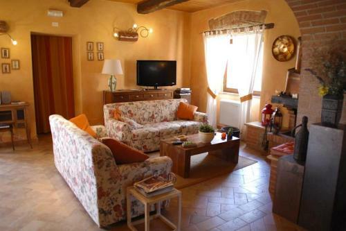 Radicofani Villa Sleeps 10 Pool Air Con Wifi