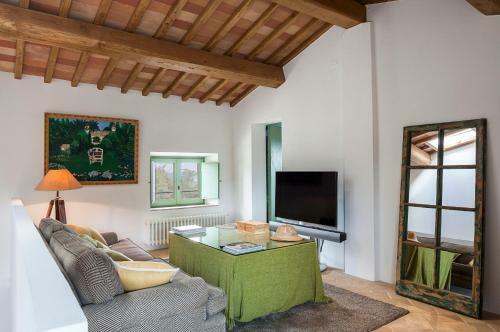 Radicofani Villa Sleeps 11 With Pool And Air Con