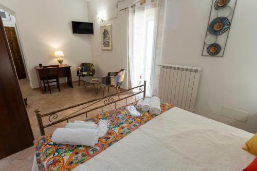 Hostal Ercole Di Cafeo Bed And Breakfast