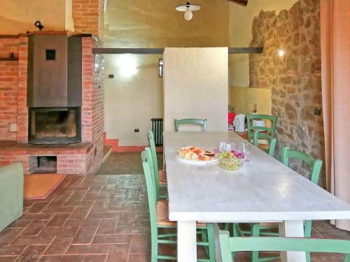 Rapale Apartment Sleeps 6 With Pool And Wifi