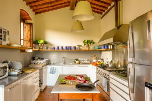 Rapale Villa Sleeps 20 With Pool