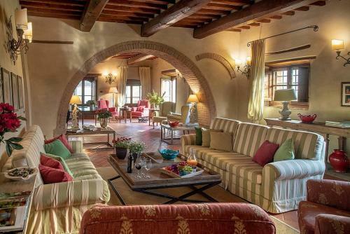 Rapale Villa Sleeps 20 With Pool And Air Con