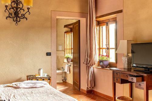 Rapale Villa Sleeps 20 With Pool And Air Con