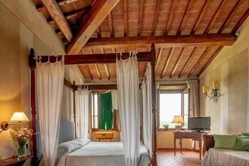 Rapale Villa Sleeps 20 With Pool And Air Con