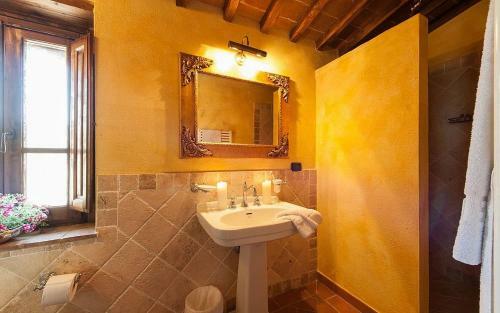Rapale Villa Sleeps 20 With Pool And Air Con