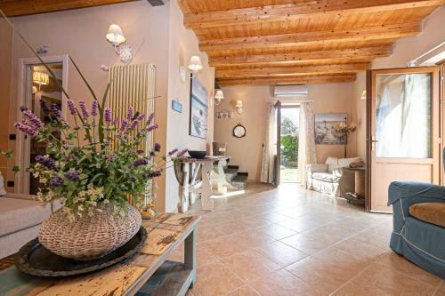 Villa Homes In Genoa - Charming Cottage