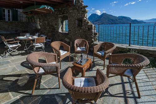 Rezzonico Villa Sleeps 8 Wifi