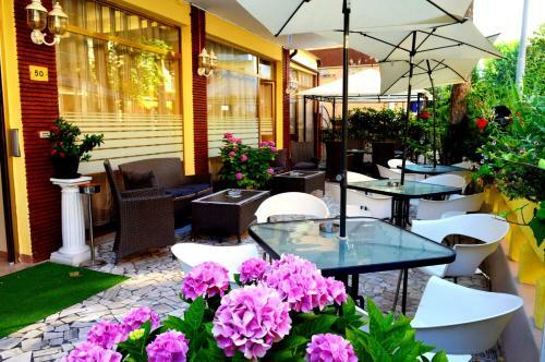 Hostal New Hotel Cirene Room For Two People Full Pension Package