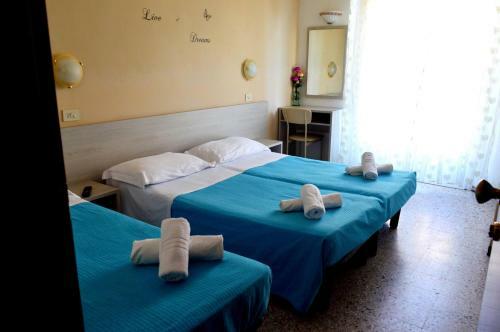 Hostal New Hotel Cirene Room For Two People Full Pension Package