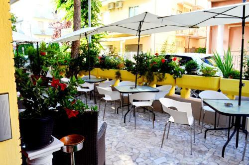 Hostal New Hotel Cirene Triple Room With Brekafast