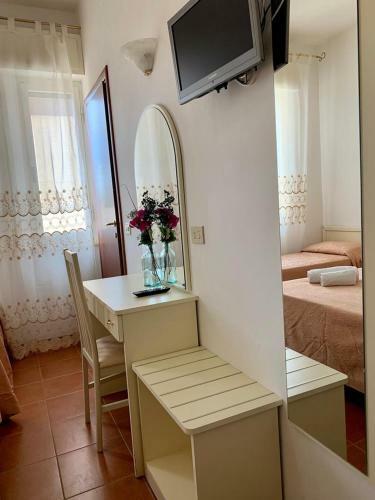 Hostal New Hotel Cirene Triple Room With Brekafast