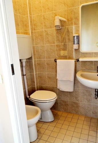 Hostal New Hotel Cirene Triple Room With Brekafast