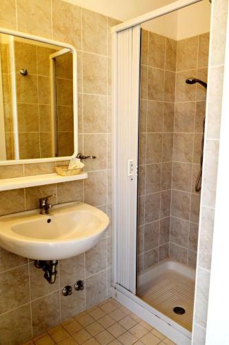 Hostal New Hotel Cirene Triple Room With Brekafast