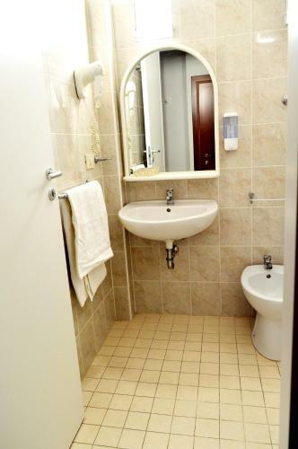 Hostal New Hotel Cirene Single Room Half Pension