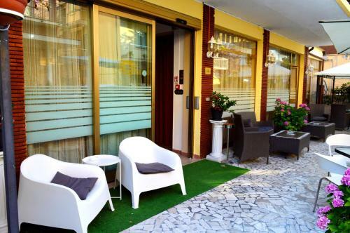 Hostal New Hotel Cirene Single Room With Full Pension Package