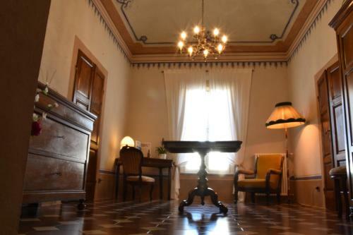 Hostal Portale Dei Soli - Room & Breakfast
