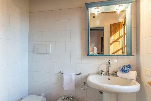 Campana Villa Sleeps 4 Pool Wifi