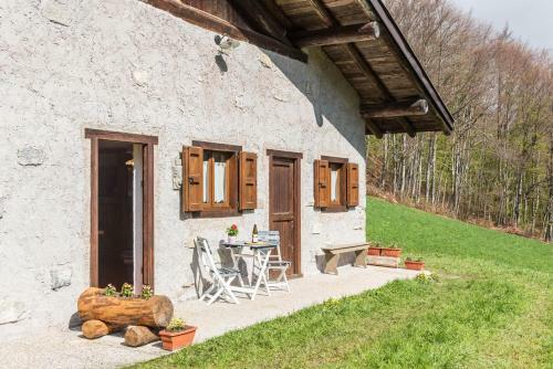 Baita Rustica Immersa Nel Verde