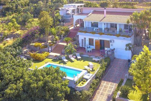 Santa Flavia Villa Sleeps 8 With Pool And Air Con