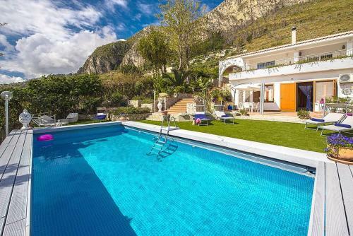 Santa Flavia Villa Sleeps 8 With Pool And Air Con