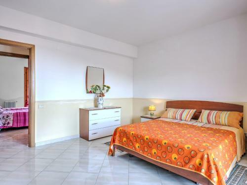 Valley-view Apartment In Sant'alfio With Balcony