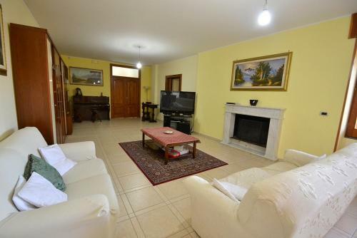 Santa Maria Villa Sleeps 8 Pool Air Con Wifi