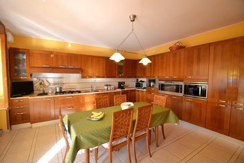 Santa Maria Villa Sleeps 8 Pool Air Con Wifi