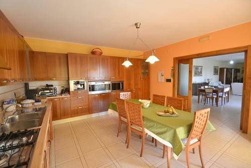 Santa Maria Villa Sleeps 8 Pool Air Con Wifi