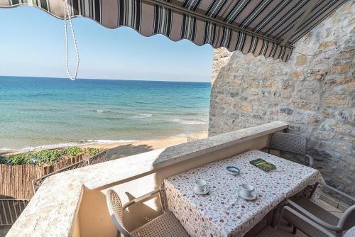 Santa Maria Villa Sleeps 6 Air Con Wifi