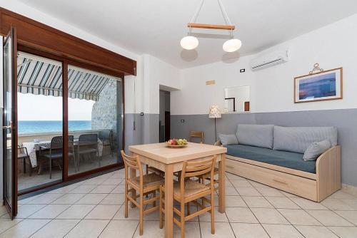 Santa Maria Villa Sleeps 6 Air Con Wifi