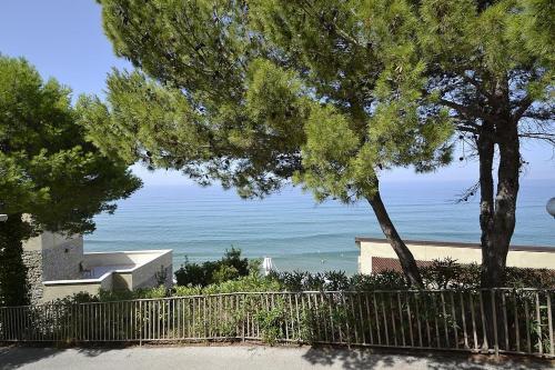 Santa Maria Villa Sleeps 6 Air Con Wifi