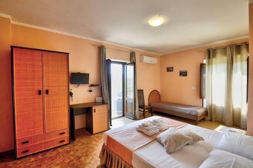 Alano Villa Sleeps 11 Air Con Wifi